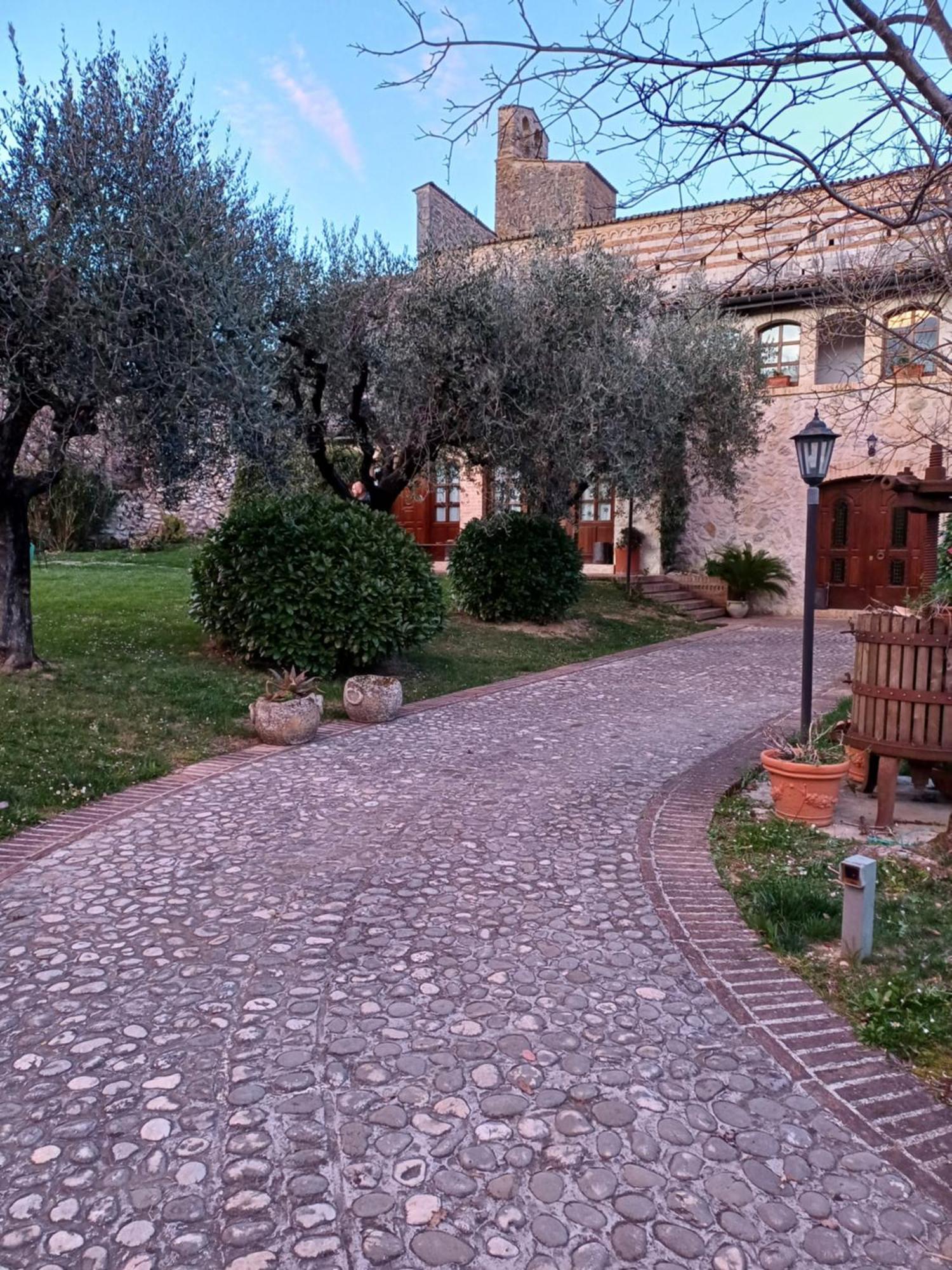 Agriturismo San Giovanni Ad Insulam Isola del Gran Sasso dʼItalia Exterior foto