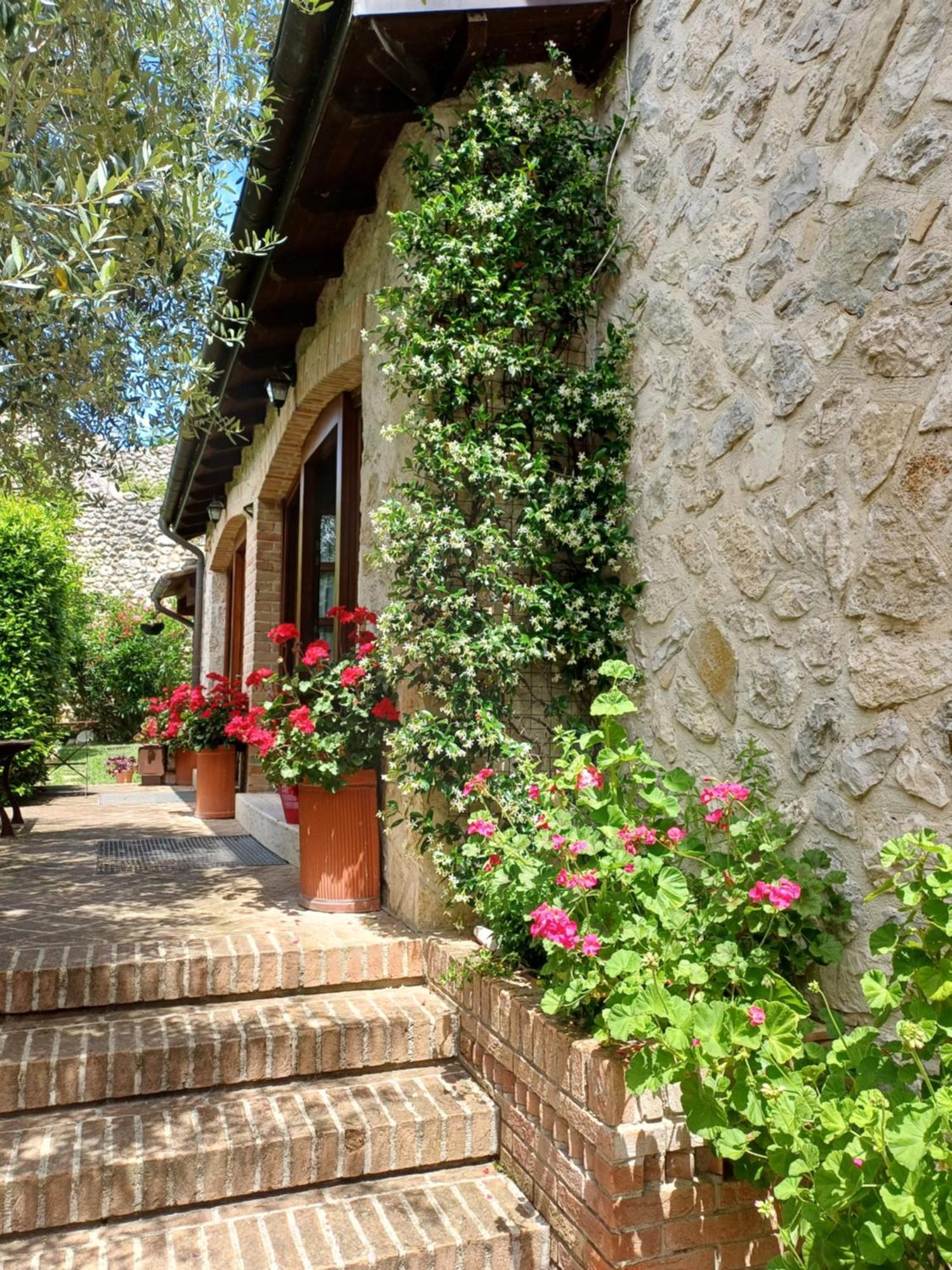 Agriturismo San Giovanni Ad Insulam Isola del Gran Sasso dʼItalia Exterior foto
